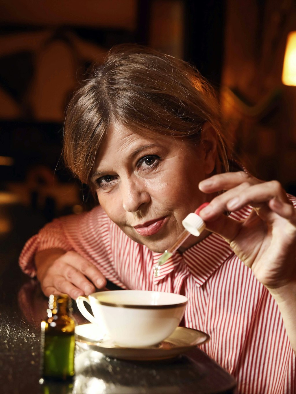 Kerstin Ehmer lässt eine Figur in ihrem Buch „Die schwarze Fee“ mit Gift morden – eine Methode, die oft Frauen zugeschrieben wird.