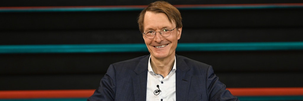Der SPD-Gesundheitspolitiker Karl Lauterbach hält Restaurants, Cafés, Hotels und Fitnessräume bei der Ausbreitung des Coronavirus für besonders gefährlich.