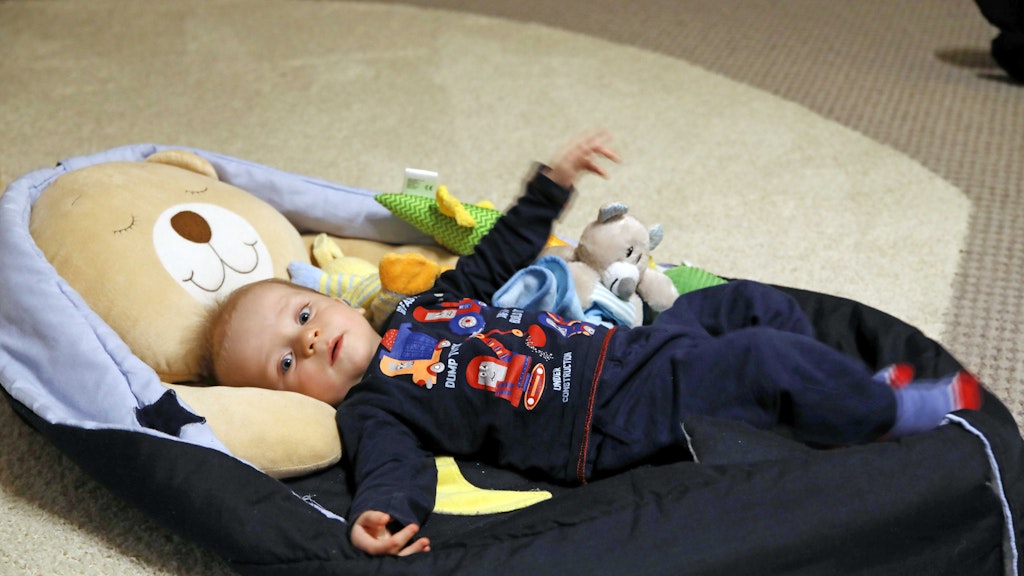 Der kleine Jonas kann noch nicht verstehen, warum seine Mama seit Monaten nicht mehr bei ihm sein kann.