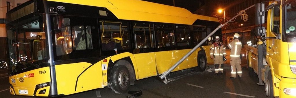Der BVG-Bus wurde erheblich zerstört.