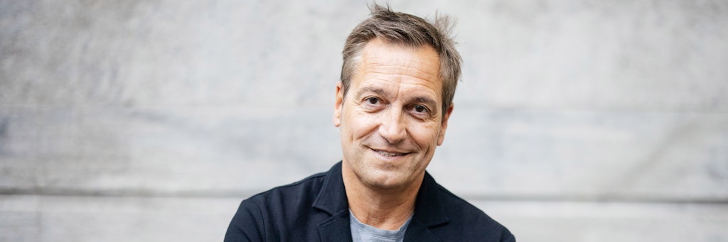 Dieter Nuhr, laut Neue Zürcher Zeitung „Deutschlands erfolgreichster wie meistgehasster Kabarettist“, feierte am 29. Oktober 2020 seinen 60. Geburtstag. 