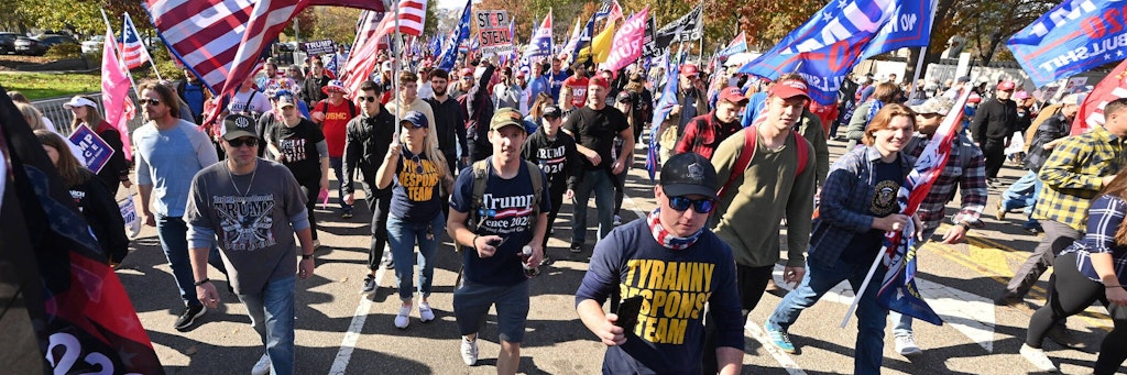 Trump-Anhänger marschierten zum Gebäude des Obersten Gerichts in Washington.