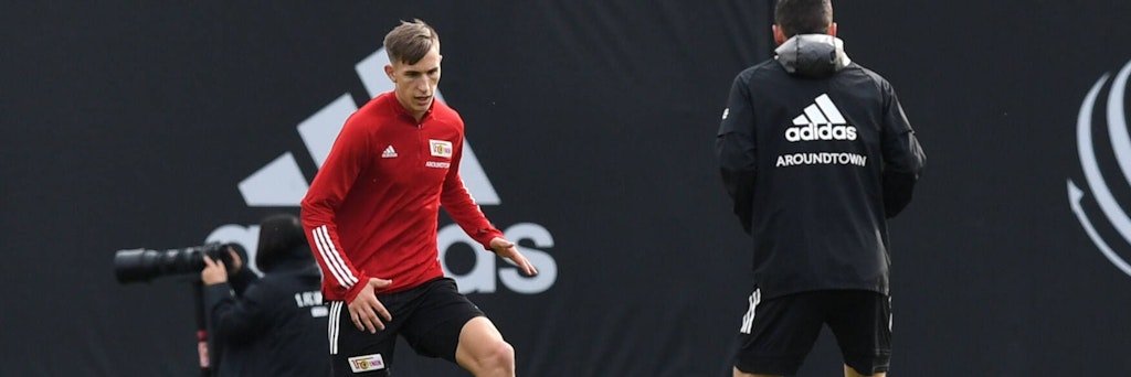Im Training half Christian Gentner (r.) Schlotti II beim Comeback.