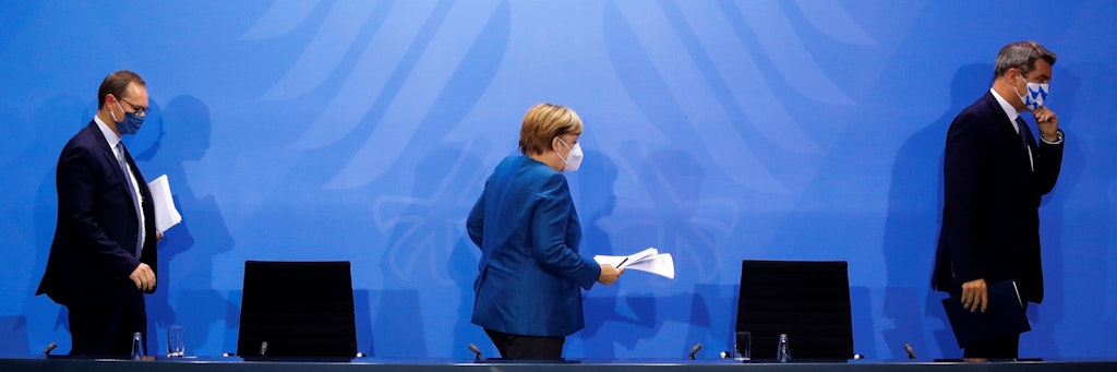 Bundeskanzlerin Angela Merkel (CDU), der bayerische Ministerpräsident Markus Söder (r, CSU) und Berlins Regierender Bürgermeister Michael Müller (SPD) 