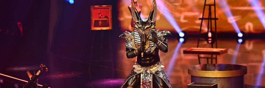 Anubis bei seinem Auftritt auf der Bühne von "The Masked Singer". 