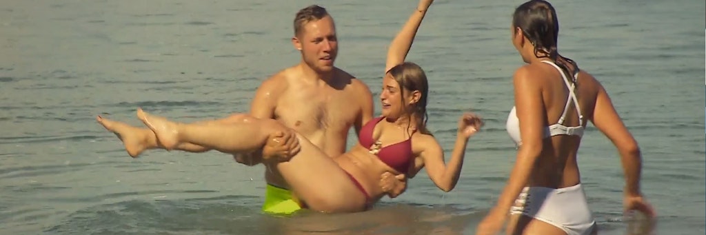 Heißes Flirts am See – das macht nicht alle glücklich. 