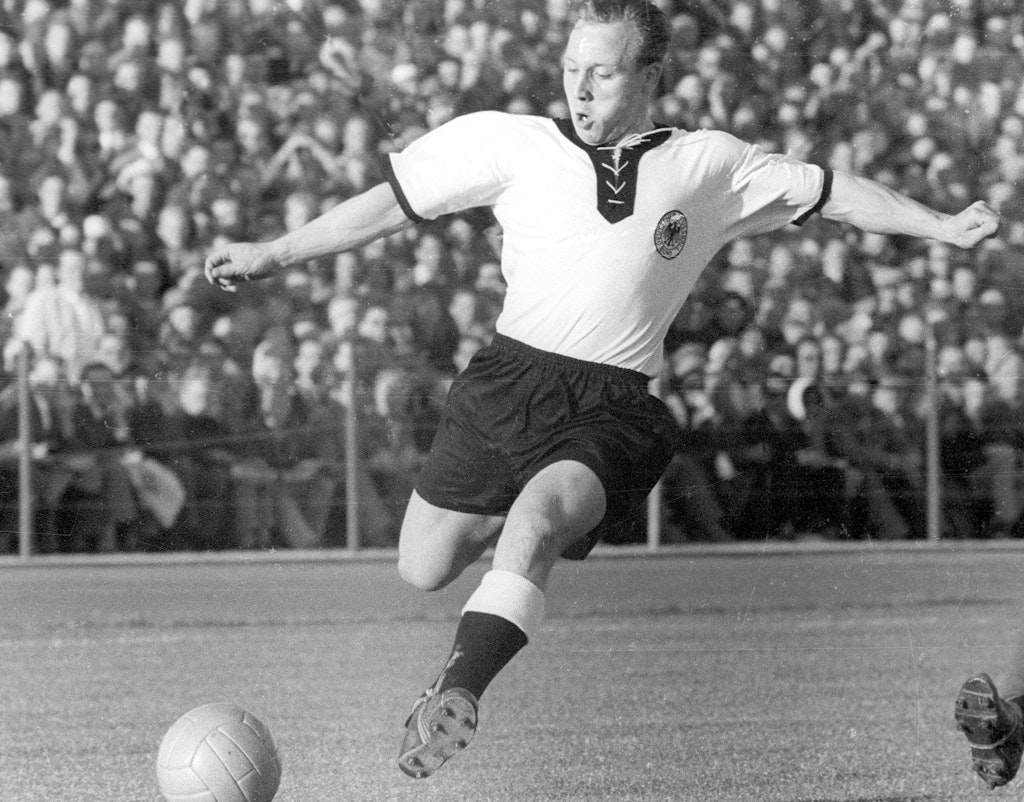 Uwe Seeler im Trikot der Nationalmannschaft 1958. 