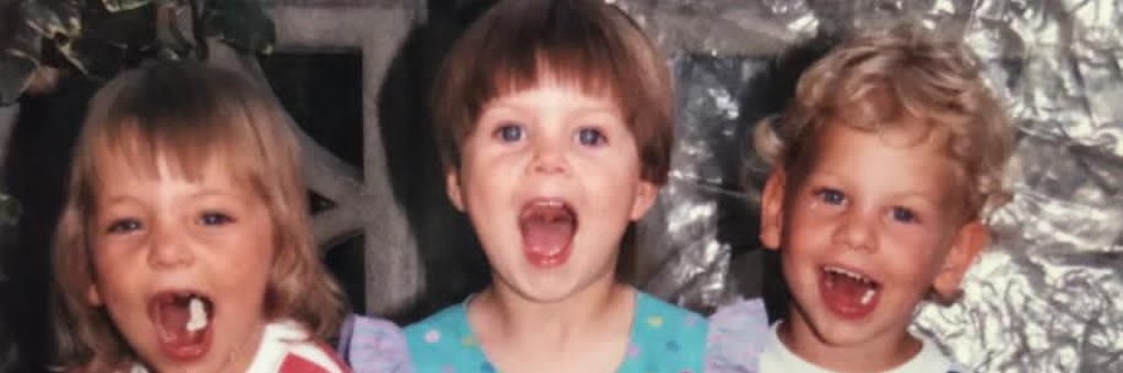 Unbeschwerte Kindertage: Jennifer (Mitte) mit ihrer Großcousine Sara (li.) und ihrem Großcousin Daniel.