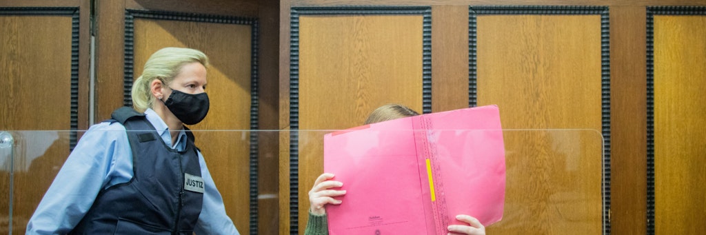 Vor Gericht steht die 25 Jahre alte Erzieherin einer Kita in Viersen. Der Vorwurf: heimtückische Tötung eines Mädchens.