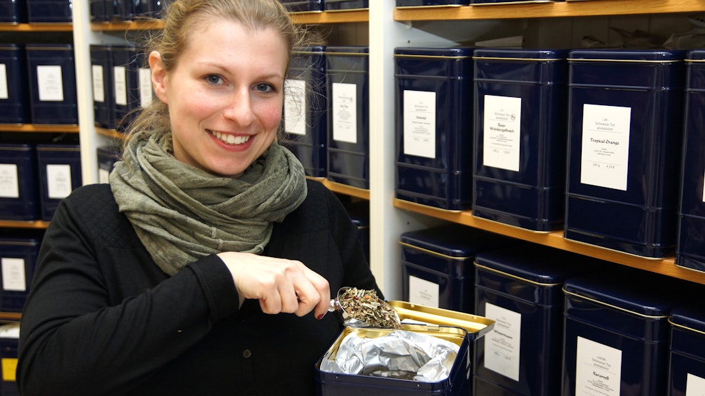 Alexandra Petzke betreibt den Laden Tee Tiwer in Friedrichshain und weiß, welche Wirkung verschiedene Teesorten auf Körper und Geist haben.
