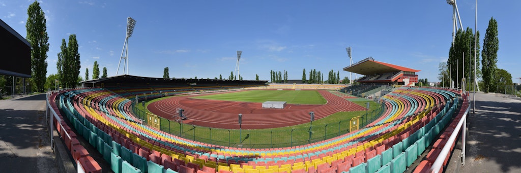 Das Friedrich-Ludwig-Jahn-Stadion: Der geplante Abriss ist vorerst gestoppt.