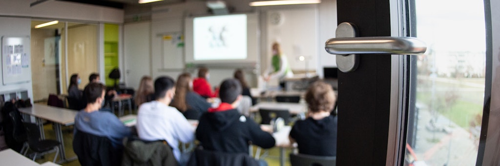 Der Schüler teilte das Video im Klassenchat (Symbolbild).