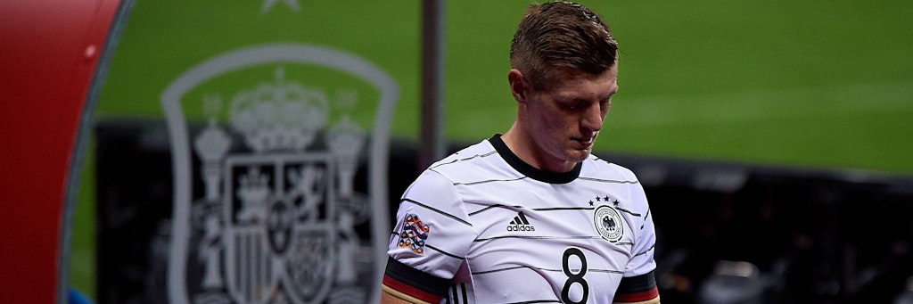 Toni Kroos nach dem Abpfiff. Der erfahrene Star von Real Madrid bäumte sich auch nicht gegen das Debakel auf.