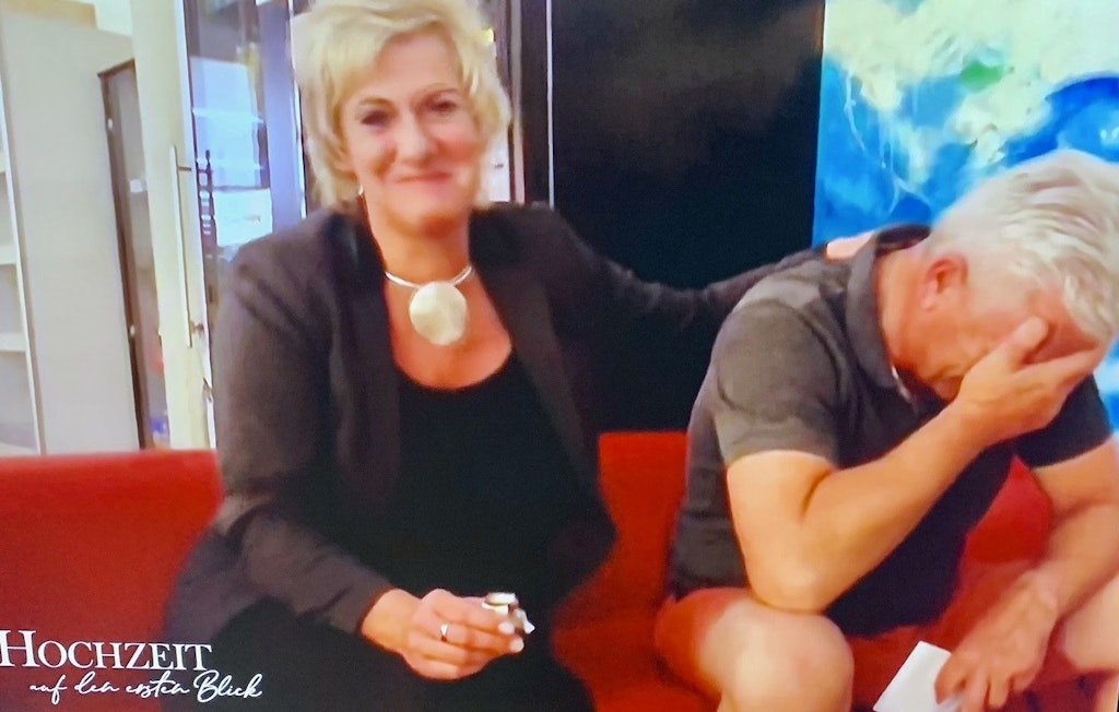 Wiebke und Norbert Im Wartezimmer der Notaufnahme. 