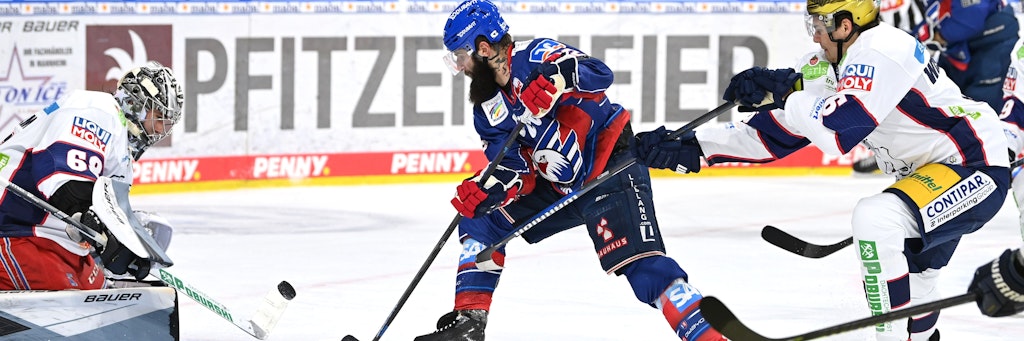 Auch den Versuch von Cody Lampl entschärft er: Eisbären-Torwart Jacob Ingham macht ein starkes Spiel.