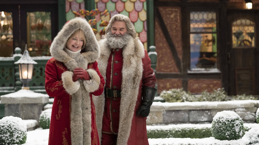 Standen bereits 1968 vor der Kamera und tun es auch noch heute: Goldie Hawn und ihr Lebensgefährte Kurt Russell in einer Szene aus „Christmas Chronicles“, 2020. 