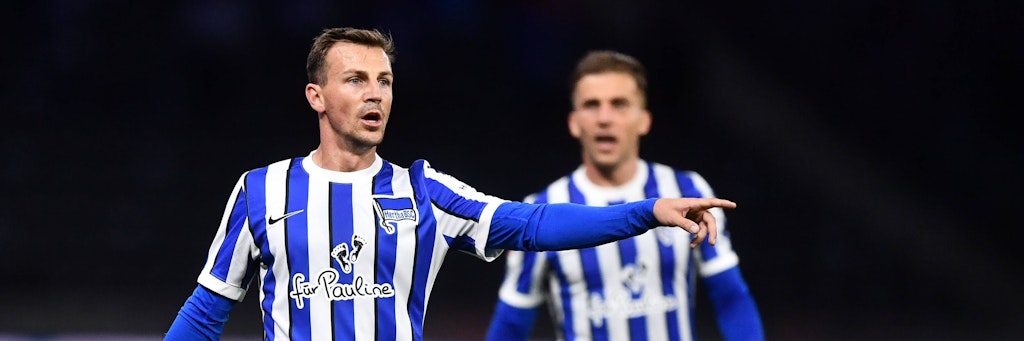 Vladimir Darida (l.) und Peter Pekarik waren im Länderspiel-Dauereinsatz, deswegen verordnet Trainer Labbadia den beiden Regeneration statt Training.