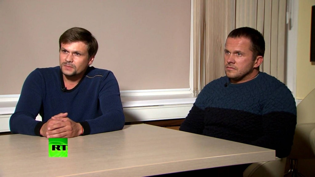 Russische Propaganda-Show im Staats-Kanal RT: Die beiden Tatverdächtigen im Fall der Vergiftung des Kreml-Kritikers Sergei Skripal, Ruslan Boshirov und Alexander Petrov. Vor laufender Kamera erzählen die beiden Geheimdienstmitarbeiter, sie hätten sich die Kathedrale von Salisbury angeschaut und mit der Tat nichts zu tun.