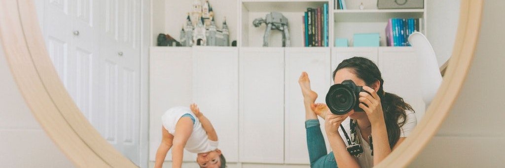 Die Frage, ob Kinderfotos im Internet geteilt werden sollten, ist heiß diskutiert. 