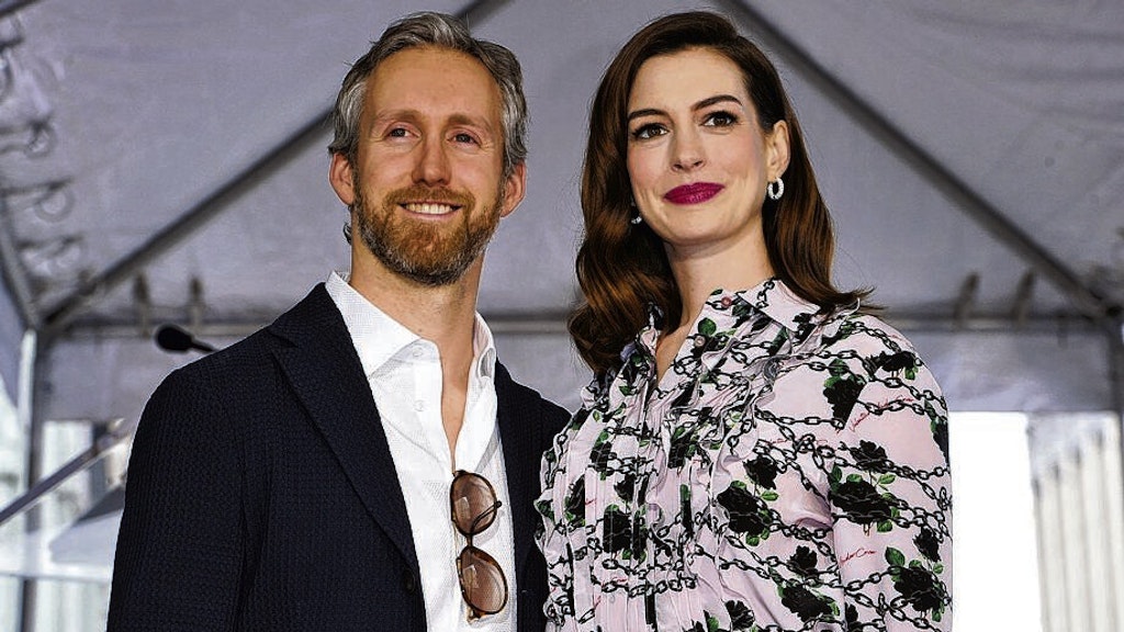 Adam Shulman und Anne Hathaway sind seit 2012 verheiratet und haben zwei Söhne. 