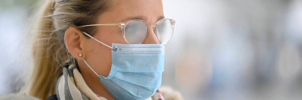 Guter Durchblick auch mit Maske: Der KURIER gibt Tipps gegen das Beschlagen der Brille.