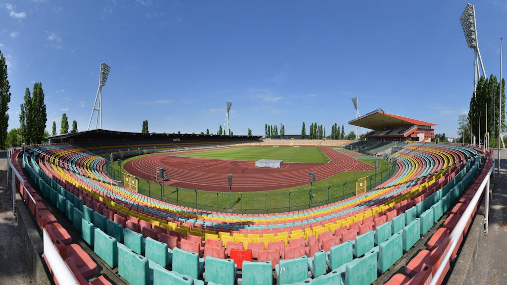 Sanierung, Teilumbau oder Abriss: Die Zukunft des Friedrich-Ludwig-Jahn-Stadions bleibt ungewiss. 