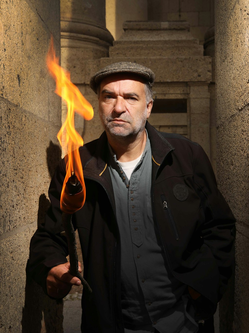 Für seine liebste Mord-Methode, die im Mittelalter zum Foltern eingesetzt wurde, braucht Frank Schroeder eine Ratte und Feuer.