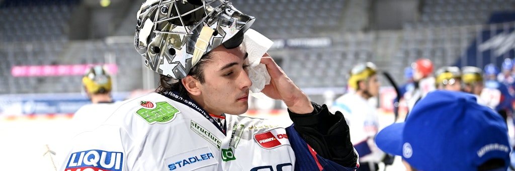 So ein Profi-Spiel ist schon echt schweißtreibend: Eisbären-Torwart Jacob Ingham (20).