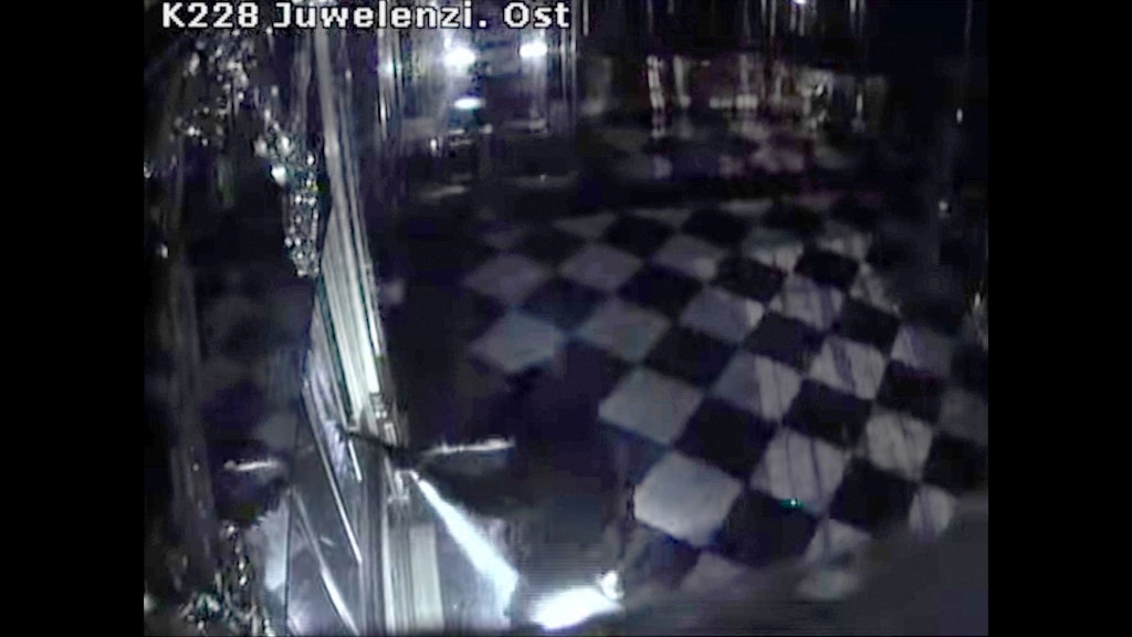 Screenshot aus einem von der Polizei Sachsen veröffentlichten Überwachungsvideo zeigt den Einbruch im Grünen Gewölbe. 
