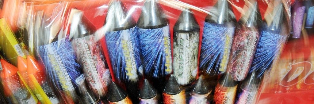 Nach bisherigem Stand wird der Verkauf von Silvesterraketen für den privaten Gebrauch in diesem Jahr verboten.
