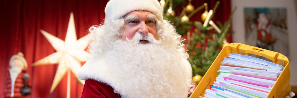 Die Pandemie gibt es, den Weihnachtsmann zum Glück auch. 