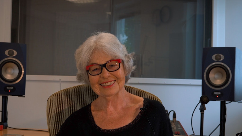 Regina Lemnitz in dem Aufnahmestudio, in dem sie aus dem 300 Seiten starken Tina-Turner-Buch vorlas. Über fünf Stunden Spielzeit hat die Hörfassung.
