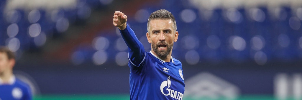 Soll seinen Frust an Co-Trainer Naldo ausgelassen haben: Ex-Herthaner und Schalke-Stürmer Vedad Ibisevic (36).