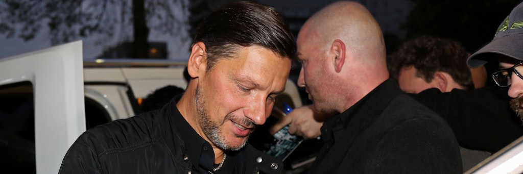 Rammstein-Schlagzeuger Christoph Schneider bei einer Autogrammstunde in Berlin.