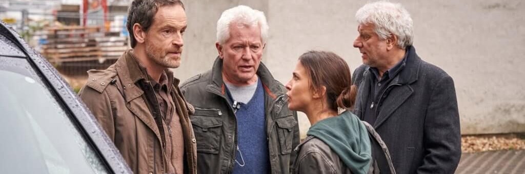 Nora Dalay (Aylin Tezel) geht ein hohes persönliches Risiko ein und steht unter Druck bei den Ermittlungen mit Peter Faber (Jörg Hartmann), Ivo Batic (Miroslav Nemec) und Franz Leitmayr (Udo Wachtveitl, v.l.n.r.).