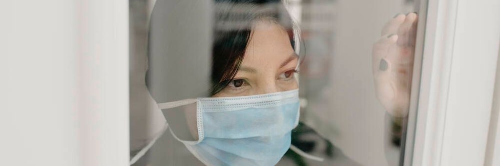 Wer in Quarantäne muss, darf auch keinen Besuch empfangen. Winken am Fenster ist aber erlaubt.