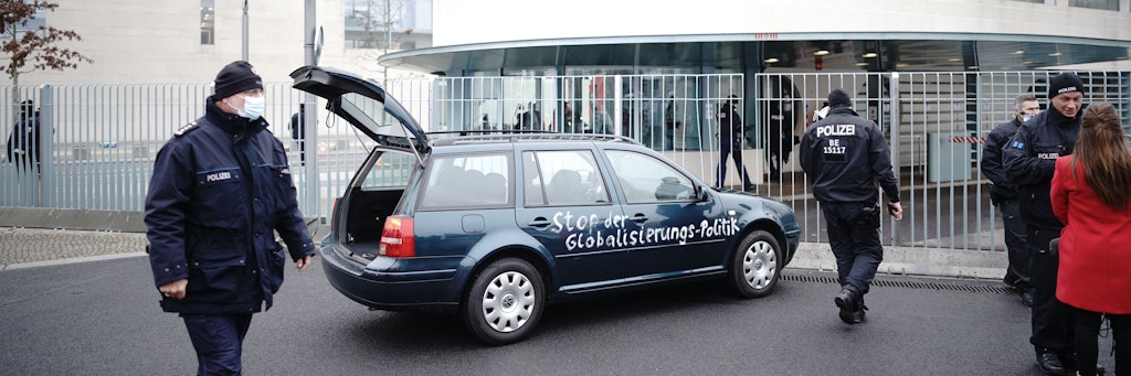 Anschlag auf das Bundeskanzleramt in Berlin.