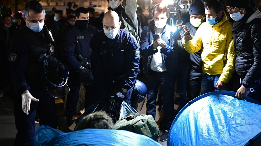 Die französische Polizei steht wegen der brutalen Räumung eines Flüchtlingscamps in der Kritik.