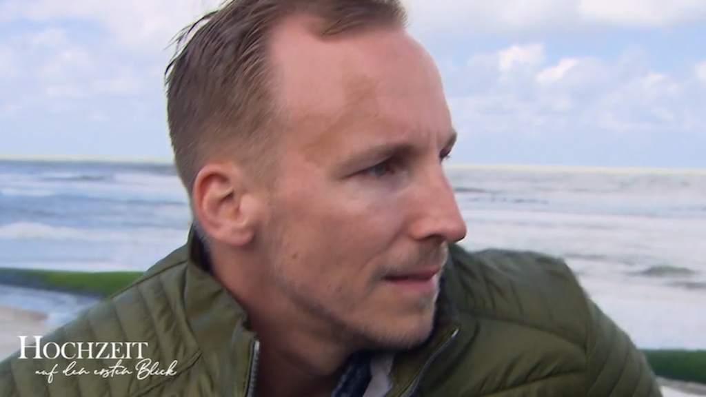 Weiß gar nicht, wie er auf die Worte seiner Neu-Ehefrau reagieren soll: Michael.