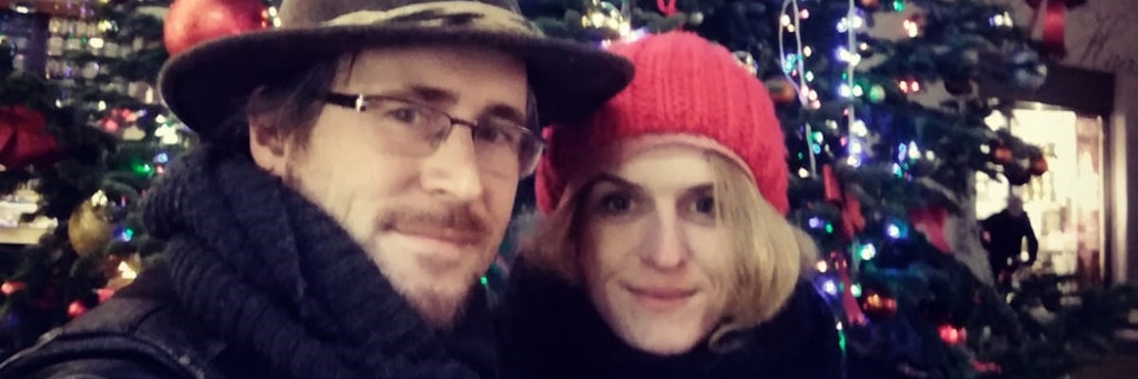 Claudia Carus mit ihrem Freund Robert in der Rotenturmstraße in Wien, dort wo der Anschlag in der Nähe passierte. Im letzten Jahr kurz vor Weihnachten posierte das Paar dort noch fröhlich für ein Foto.