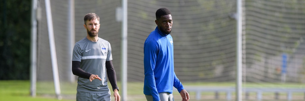 Jordan Torunarigha von Hertha BSC darf nicht mehr auf dem Rasen trainieren. Wegen Corona muss er in Quarantäne.
