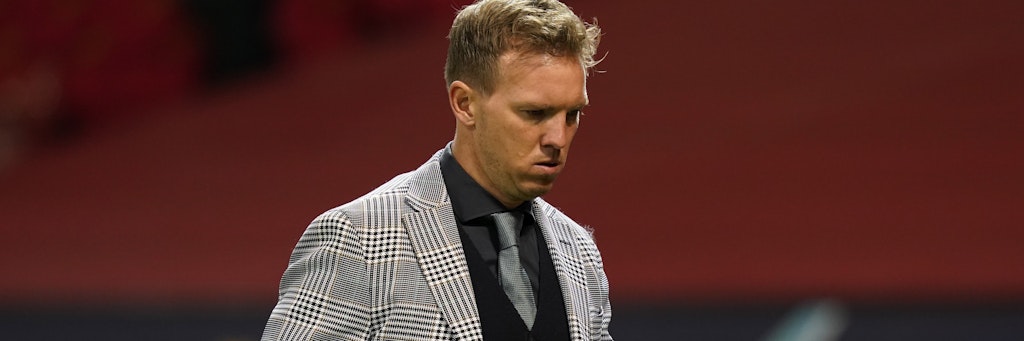 Ein Stoff, aus dem vor 40 Jahren Autositzbezüge hergestellt wurden. RB Leipzigs Trainer Julian Nagelsmann und sein Sakko, das ihm beim 0:5 gegen ManU kein Glück brachte.