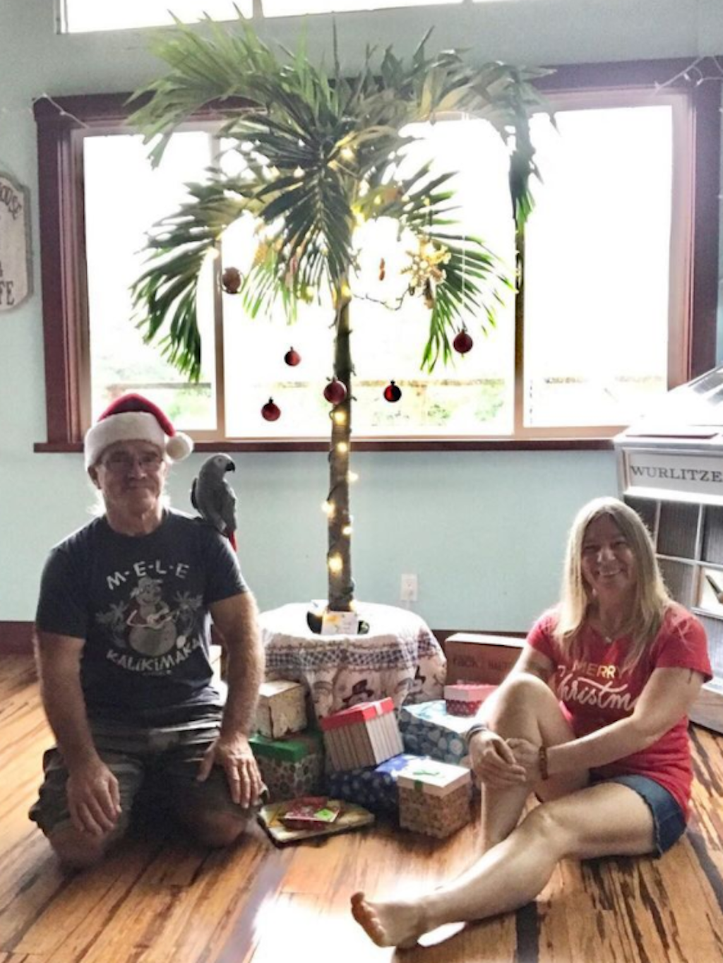 Feiern Weihnachten mit Palme statt Tanne: Konny und Manu Reimann.