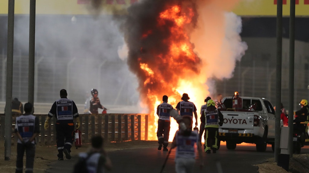 Bahrain: Streckenposten waren schnell zur Stelle. 
