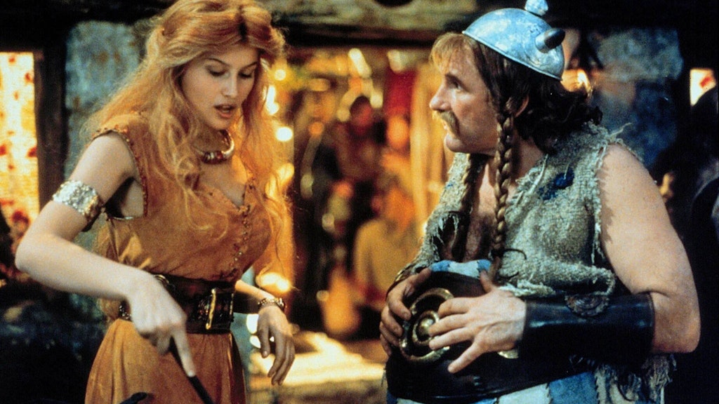 Laetitia Casta und Gerard Depardieu in „Asterix und Obelix gegen Caesar“.