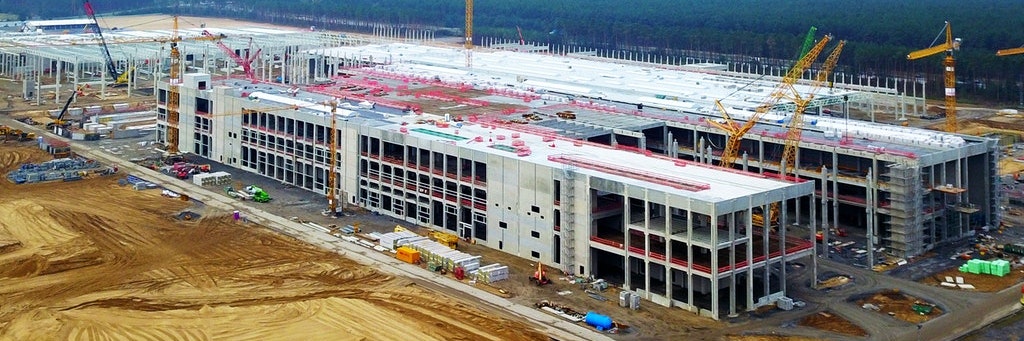Rohbau fast fertig: Die Baustelle der Gigafabrik in Grünheide am 18. Oktober.
