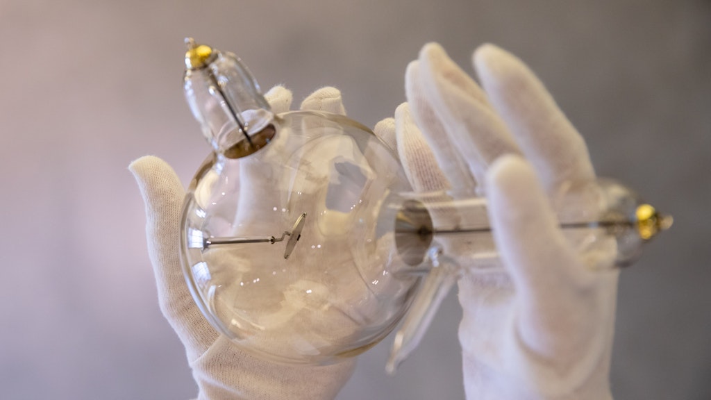 Der Nachbau eine historischen Röntgenröhre von 1896 für medizinische Anwendungen ist im Museum für Medizintechnik „Siemens Healthineers MedMuseum“ ausgestellt. 