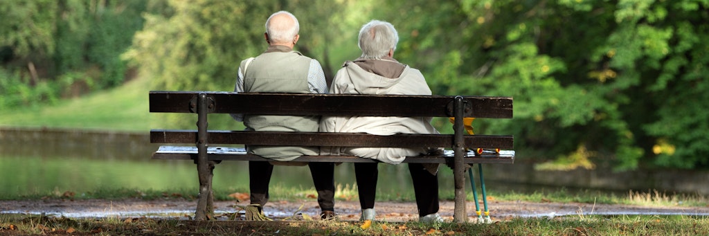 Haupteinkunftsquellen sind Renten und Pensionen.