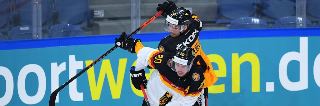 A-Nationalspieler und Eisbär Marcel Noebels (hinten) im Duell mit Maximilian Daubner vom Top Team Peking.