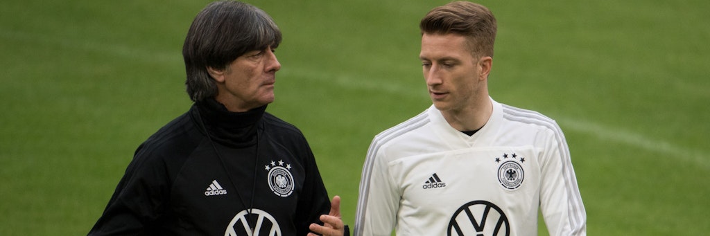 Bundestrainer Jogi Löw (l.) hat momentan keine Verwendung für Marco Reus. 